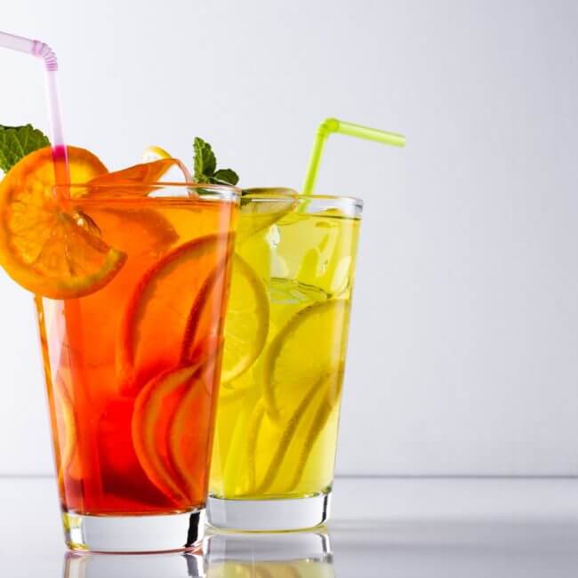 Koktajle w szklankach longdrink