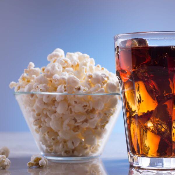 Misa szklana z popcornem