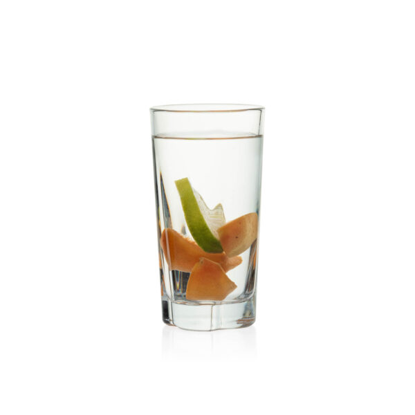 Wysoka szklanka elegancka przezroczysta na napoje drinki