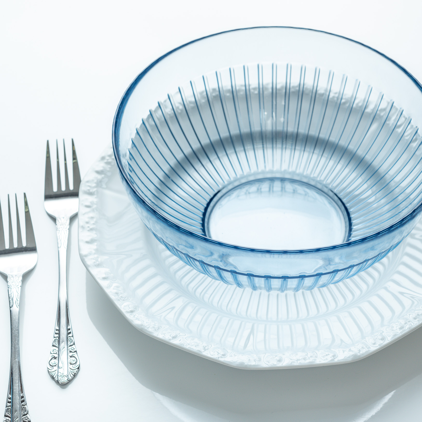Salaterka miska szklana Glass Slipper Blue w prążki poj. 2280 ml szer. 21,5 cm zestaw 2 szt.